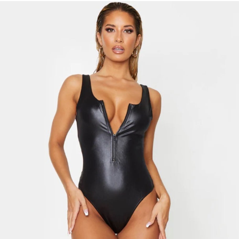 PrettyLittleThing | Black Wet Look Zip Up Swimsuit - US 8